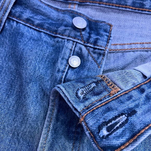 LEVIS Blue Jeans - Picture 2 of 5